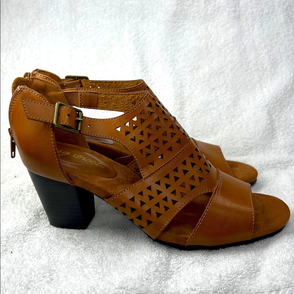 Easy Street Women's Brown Sandals - Picture 4 of 7